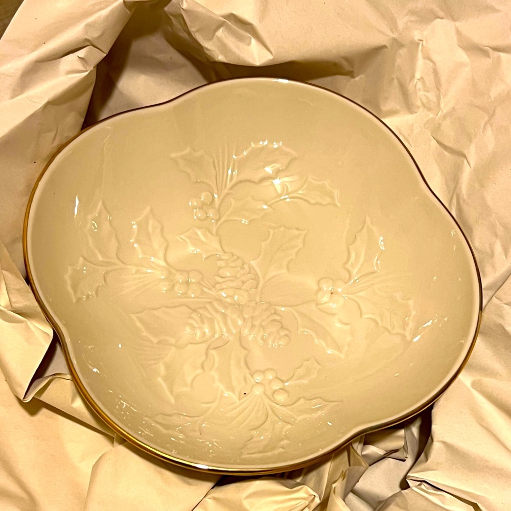 Lenox Winter's Imprint Serving Bowl 8" Ivory Gold Trim